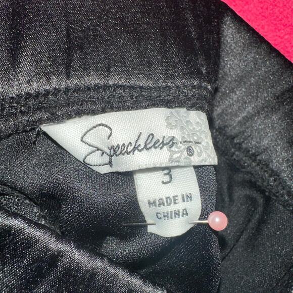 Short Black Dress with Satin Ribbon. - Picture 6 of 6